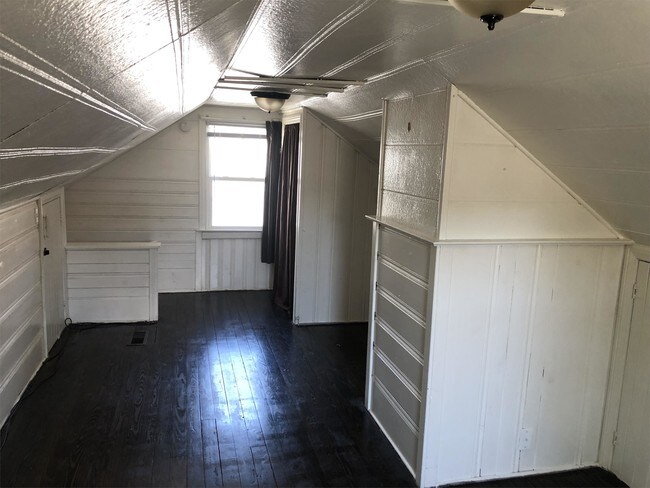 Building Photo - 2411 Forest Rd