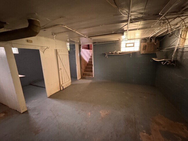 Building Photo - 1118 S 18th St
