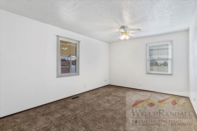 Building Photo - Your Ideal 4-Bed Layton Home - Style, Space & Location!