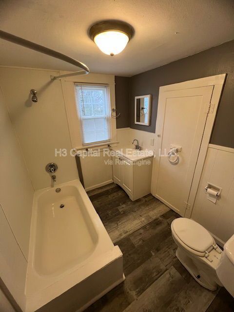 Building Photo - 706 W Johnson St