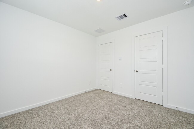 Building Photo - 3024 Crown Gate Dr