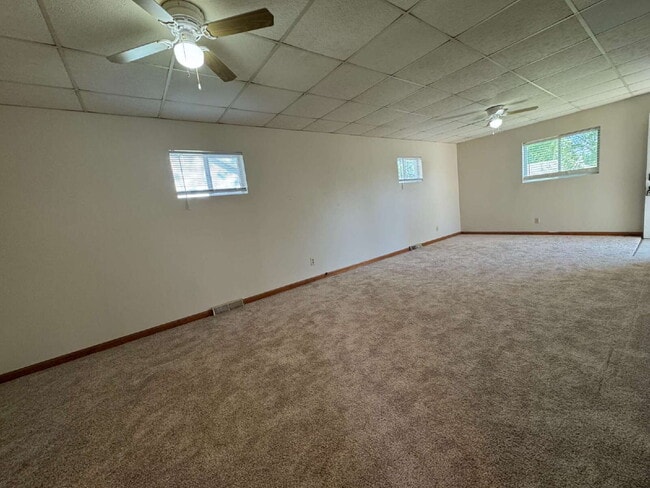 Building Photo - "Charming 2-Bedroom Oasis in Springfield with Spacious Comfort!"