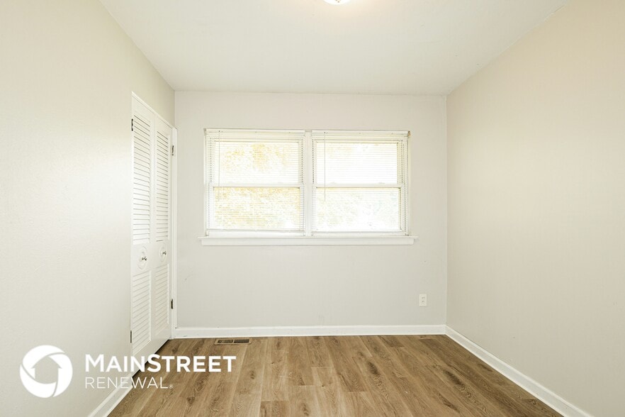 Building Photo - 725 Bellarmine Ln