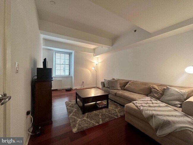 Building Photo - 219 S 18th St