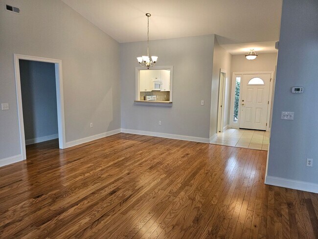 Building Photo - Southport - 3bedroom, 2 bath Townhouse