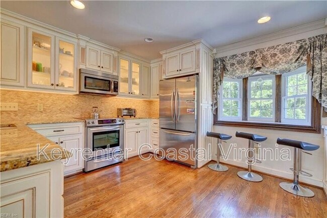 Building Photo - 108 Commerce St