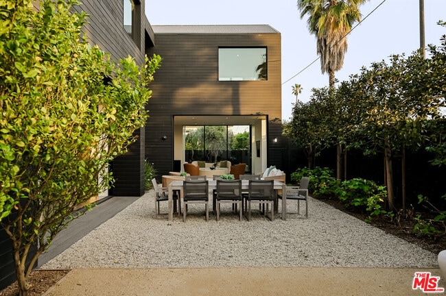 Building Photo - 901 Flower Ave