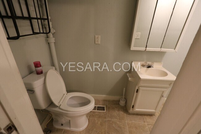 Building Photo - 1418-1418 Smith St