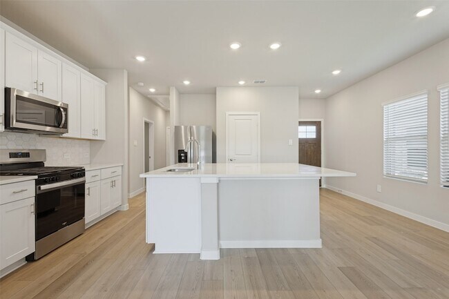 Building Photo - 6006 Alderton Dr