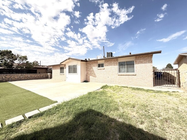Building Photo - 9321 Sorbonne Dr