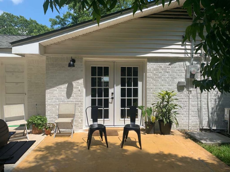 Building Photo - 310 Milam St