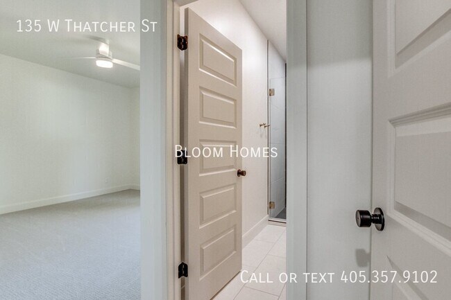 Building Photo - 135 W Thatcher St