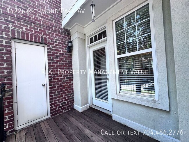 Building Photo - 14226 Richmond Park Ave