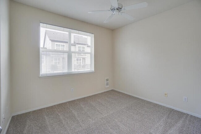 Building Photo - BEAUTIFUL CONDO ON THE COLUMBIA RIVER