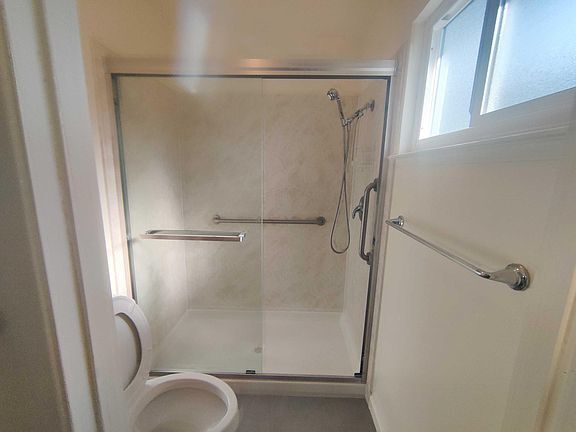 Building Photo - Newly remodel home.