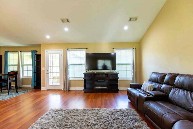 Building Photo - 1373 Darden Rd