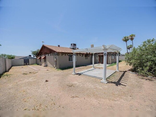 Building Photo - 1634 W Sack Dr