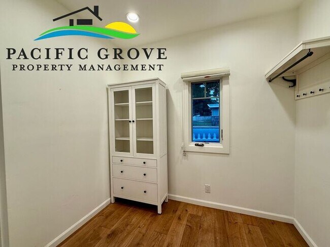 Building Photo - Pacific Grove 2-bedroom , 2 bath. Prime Walk to Town Location!