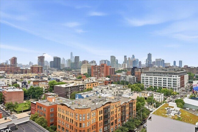 Building Photo - 700 1st St