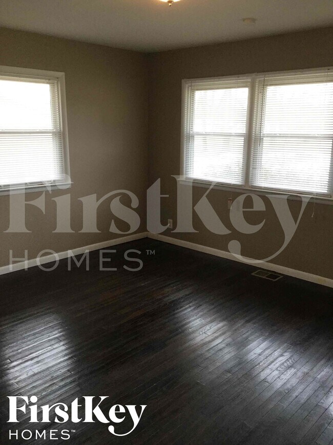 Building Photo - 221 N High School Rd