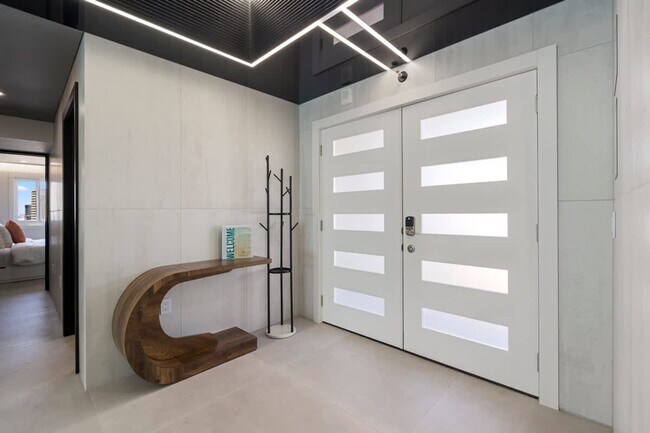 Building Photo - 8743 Thomas Dr