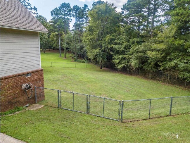 Building Photo - 11 Henry Ct