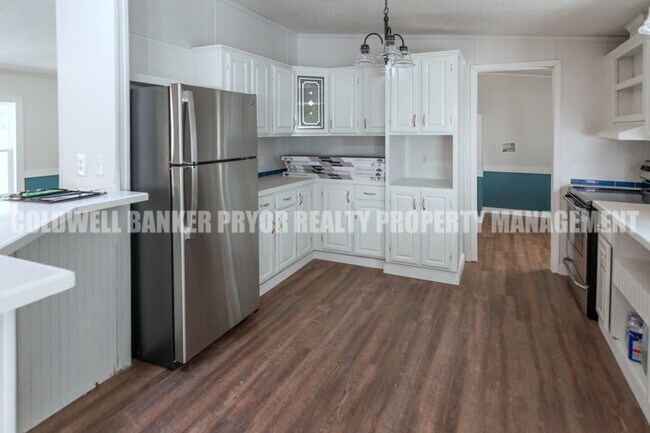 Building Photo - 1108 Shady Ln