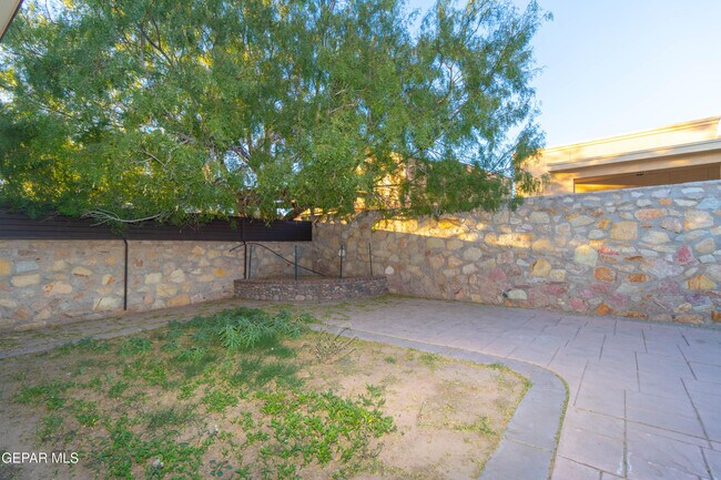 Building Photo - 5349 Jose Duran Ln