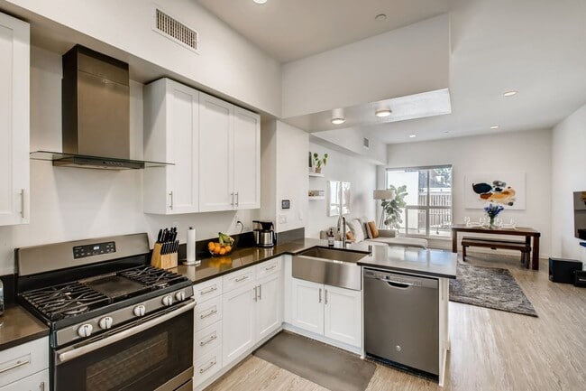 Building Photo - Beautiful Modern Home for Rent in San Diego – Prime Location!