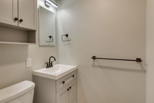 Building Photo - Newly Remodeled Rambler in Lynnwood with Giant Back Yard!