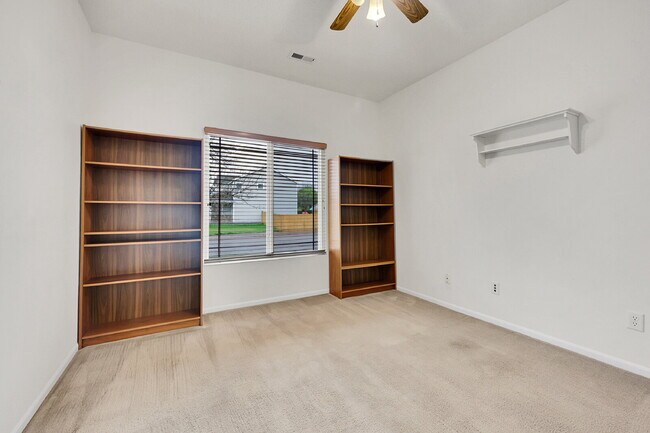 Building Photo - $2,100.00 - 3 Beds, 2 Baths, Single Family...