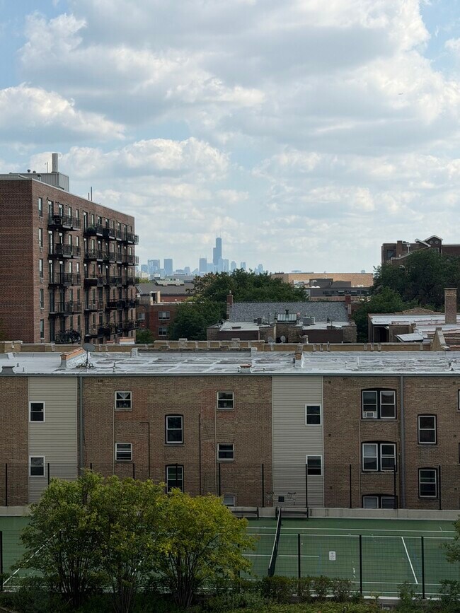 Building Photo - 3930 N Pine Grove Ave