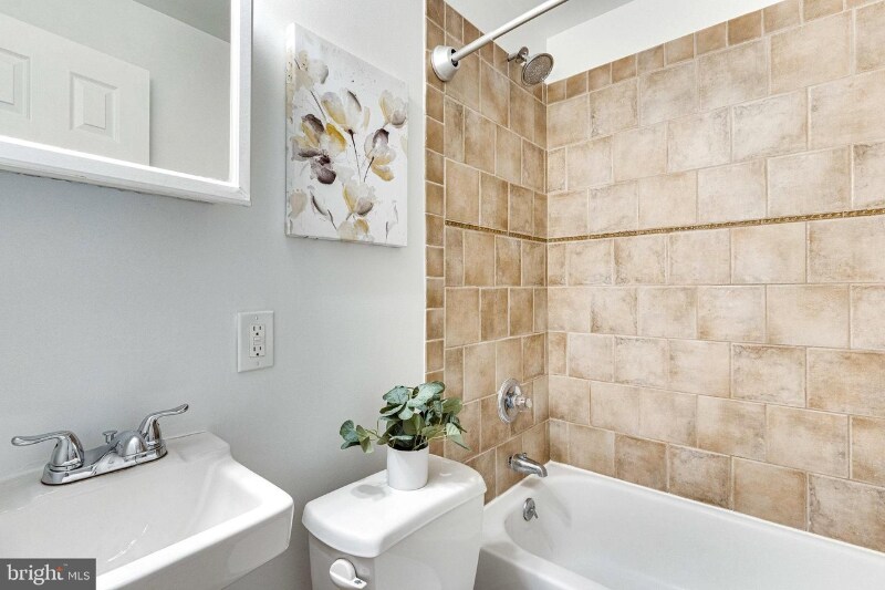 Building Photo - 222 Florida Ave NW