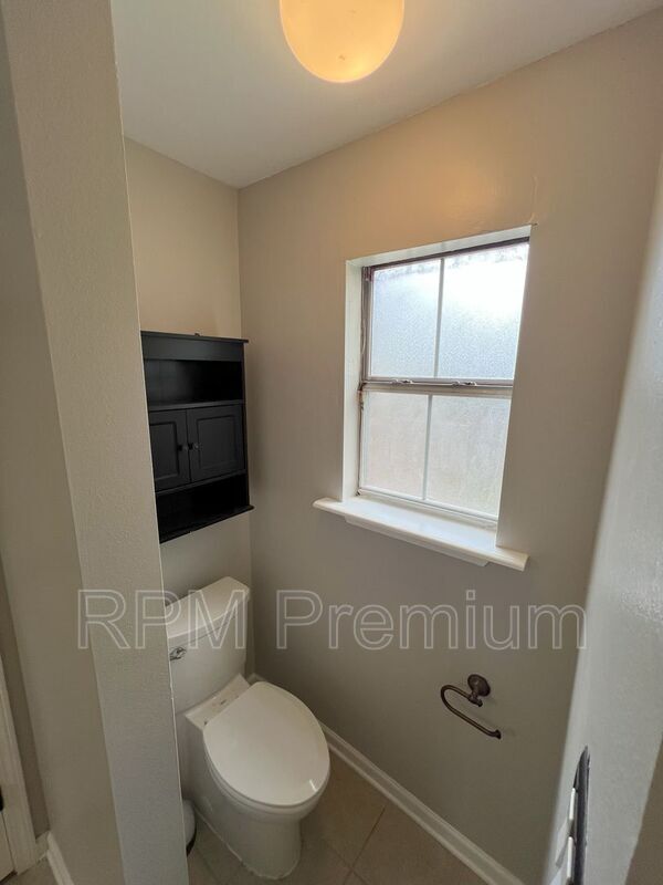 Building Photo - 522 Fawn Lake Dr
