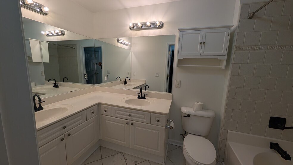 Building Photo - 3334 Peachtree Rd NE