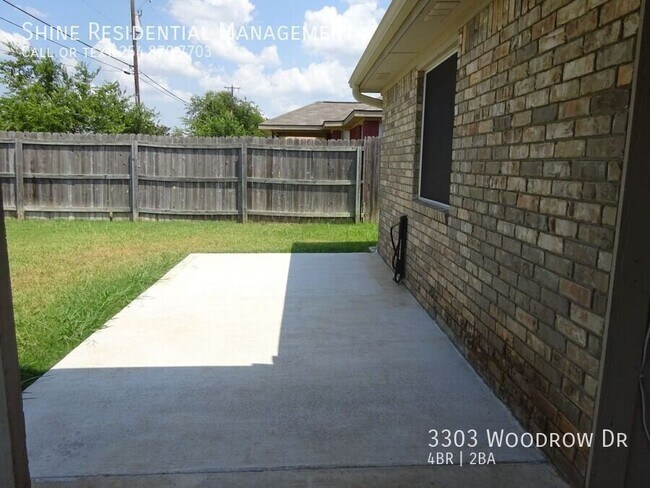 Building Photo - 3303 Woodrow Dr
