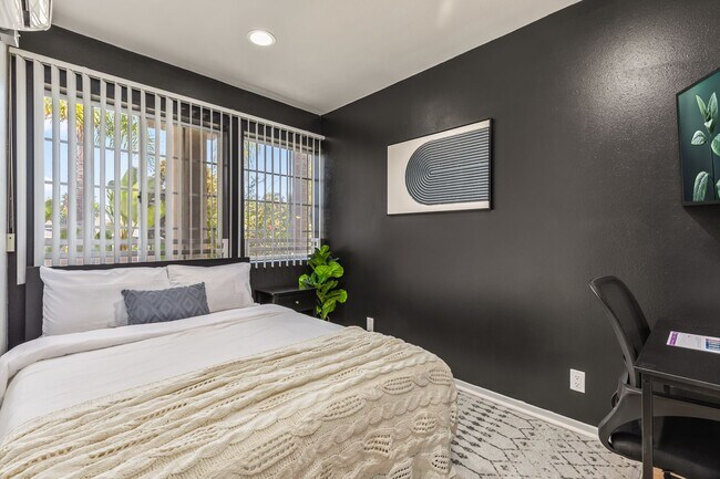 Building Photo - 10777 Ashton Ave