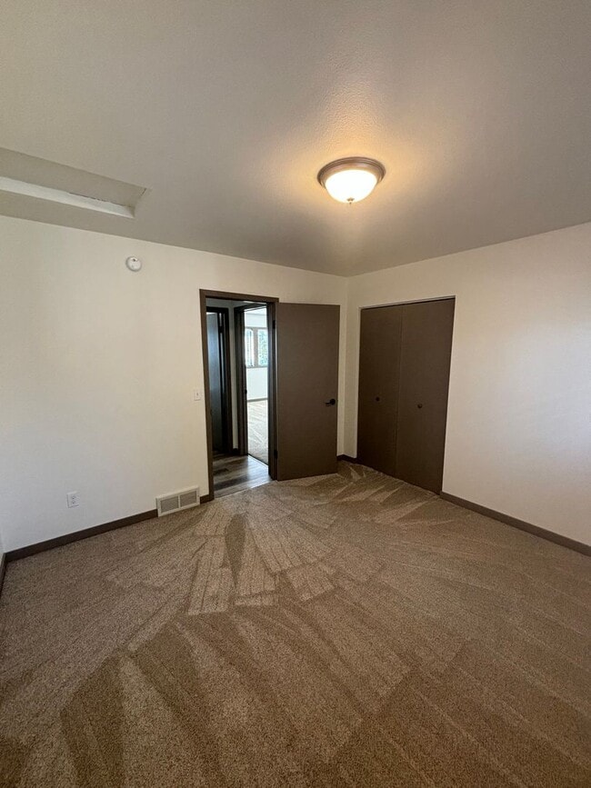 Building Photo - Remodeled Midtown Apartment (APP#244)