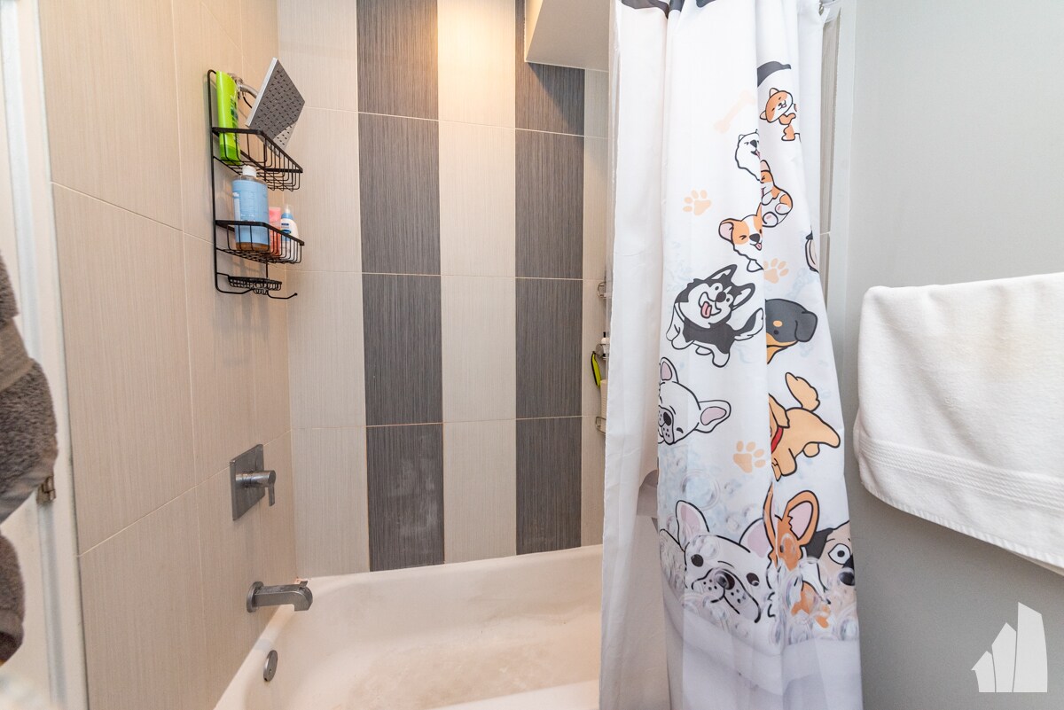 Building Photo - 2439 N Ashland Ave