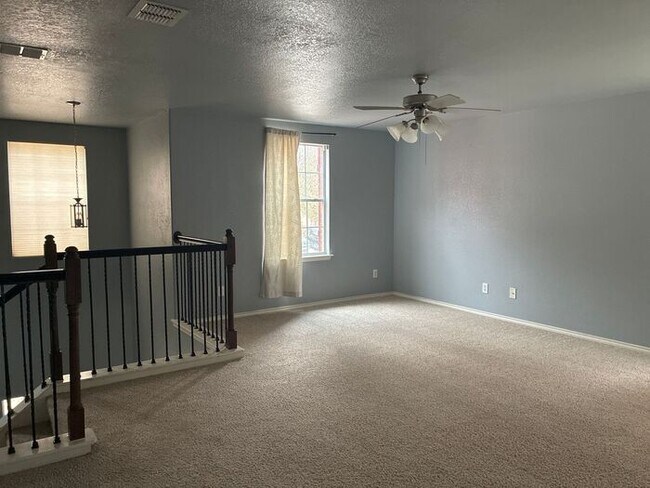 Building Photo - 5BR/4BA w/ Fenced Yard + Covered Parking in Schertz, TX