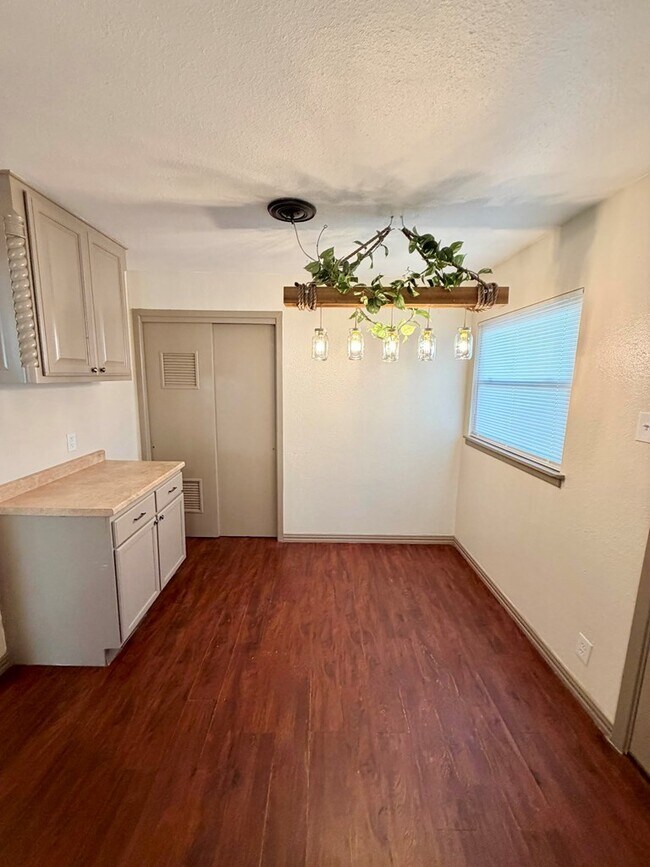 Building Photo - 3701 Spruce Ave