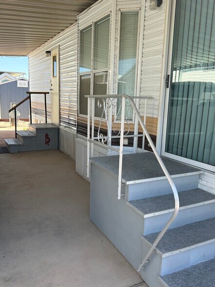 Building Photo - 216 E Ocotillo Dr