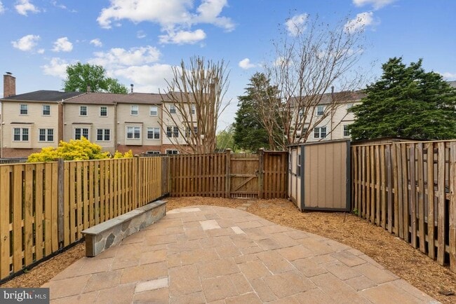 Building Photo - 9769 Lakepointe Dr