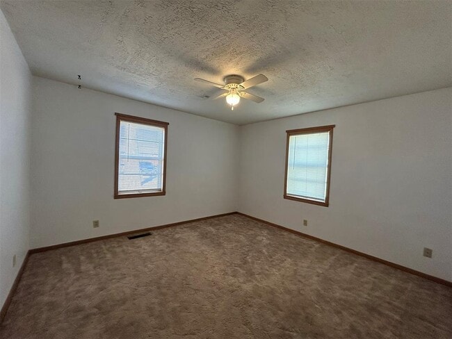 Building Photo - 514 E Center St