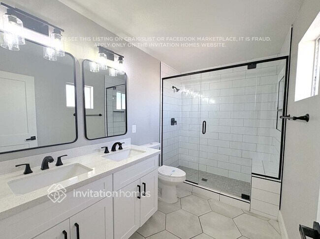 Building Photo - 856 E 9th Ave