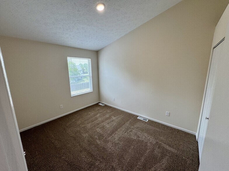 Building Photo - 389-395 Abbeyville Rd