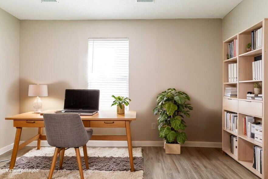 Building Photo - 425 Village Bluff Dr