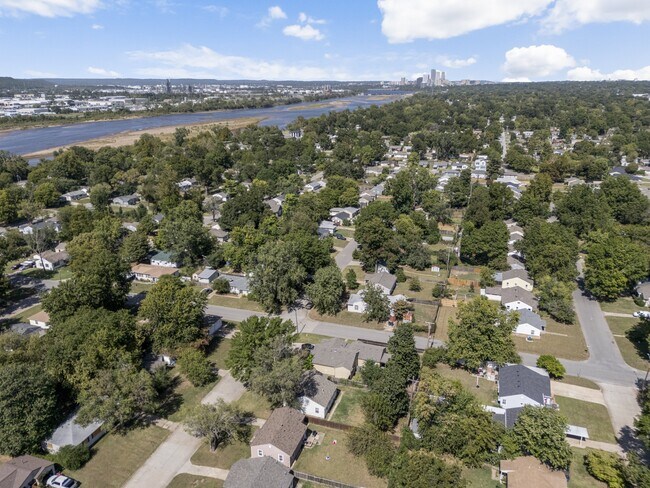 Building Photo - 4911 S Cincinnati Ave