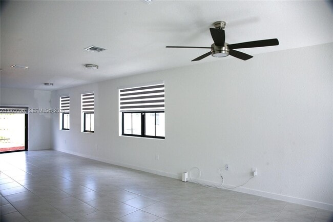 Building Photo - 371 NE 16th St