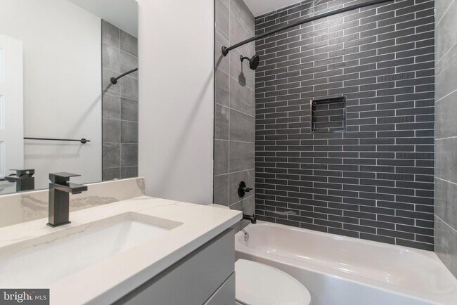 Building Photo - 439 N 35th St